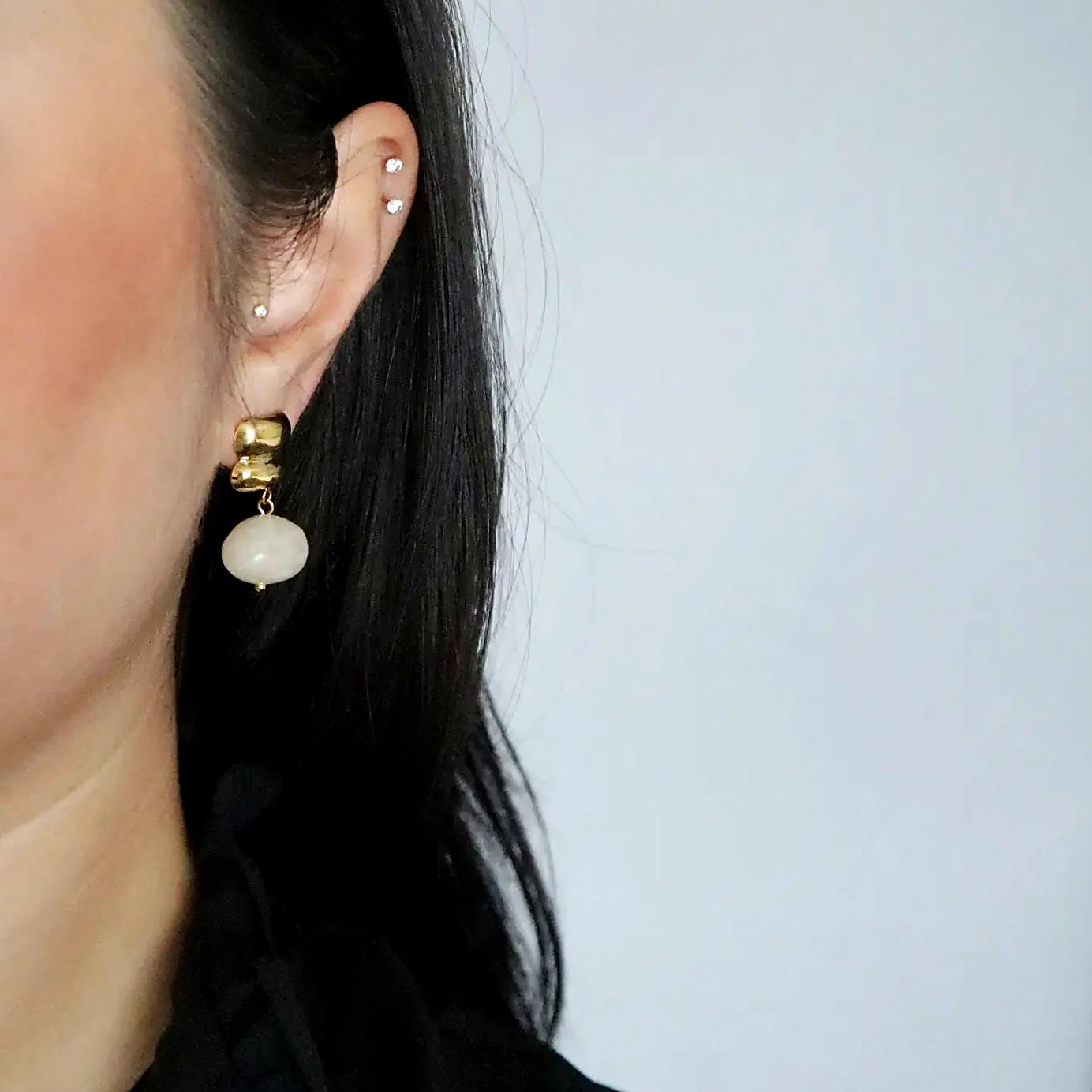 Close view of the smooth stone bead