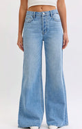 Light denim jeans with a high rise and a wide leg
